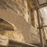 Enduit chaux chanvre exterieur sur mur ancien en pierres