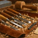 Ciseaux à bois et bédane en acier, affûtage et coupe nette sur établi
