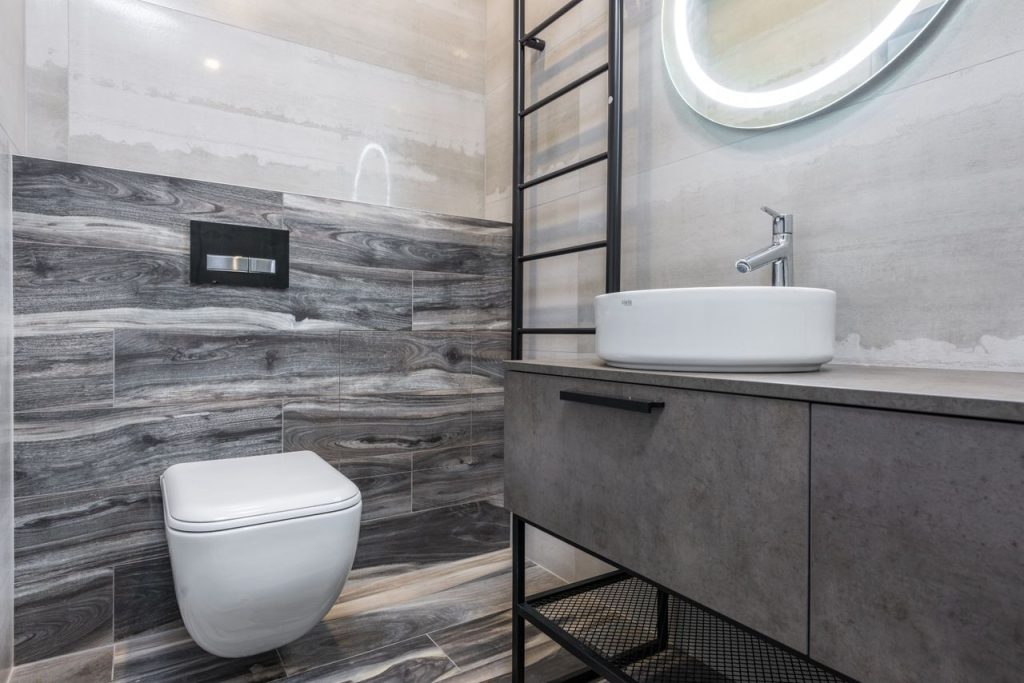 Abattant WC classique ou à fermeture ralentie : lequel choisir ?