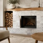 Habillage ancienne cheminée, salon rénové moderne avec parement minéral